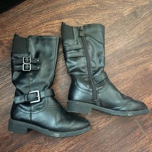 Girls black boots